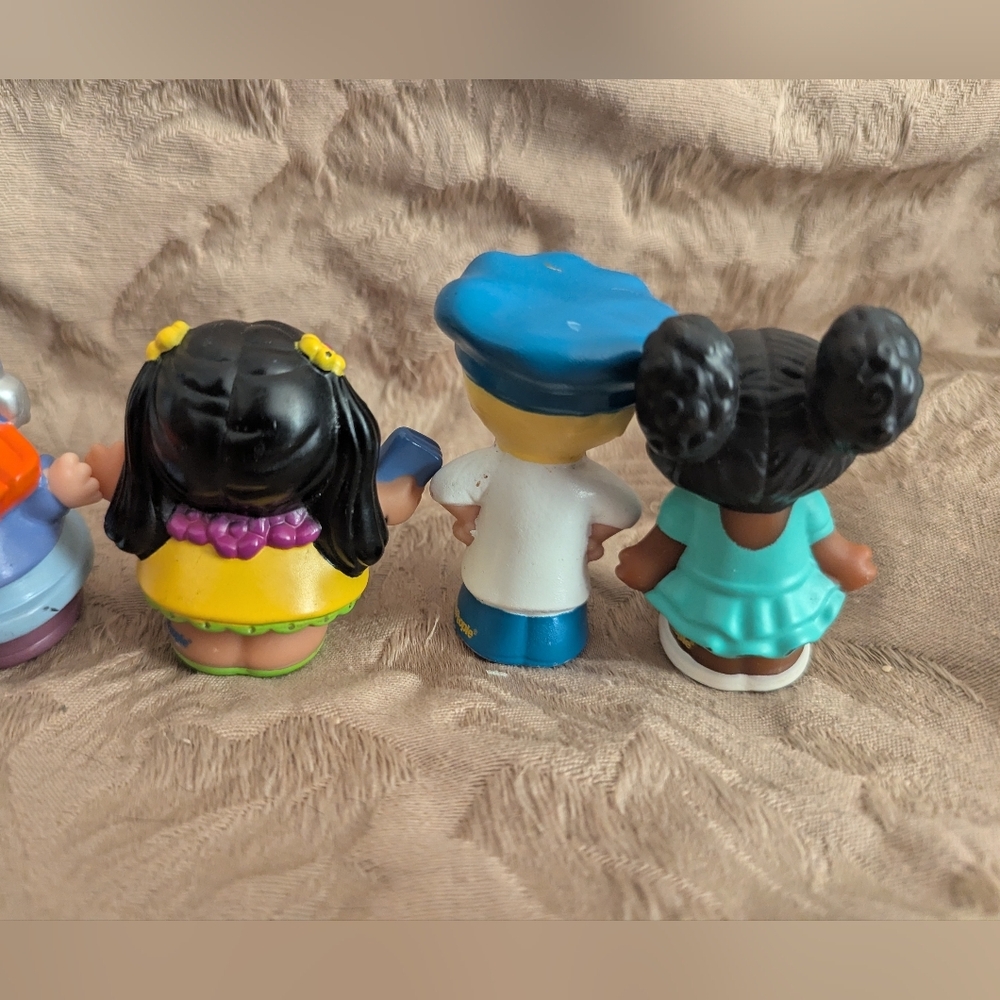 Fisher Price Little People Lot of 9 Figures Fireman Dog King Toy - Picture 6 of 10